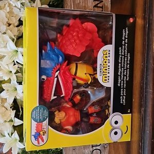 Illuminations  🎄 Minions Rise of Gru Dragon Disguise Playset